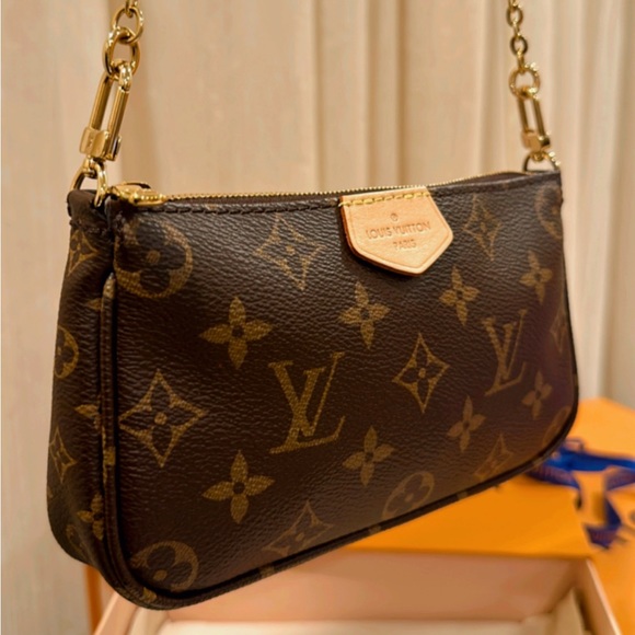 💯% Authentic Louis Vuitton Pochette✨ - Picture 6 of 16